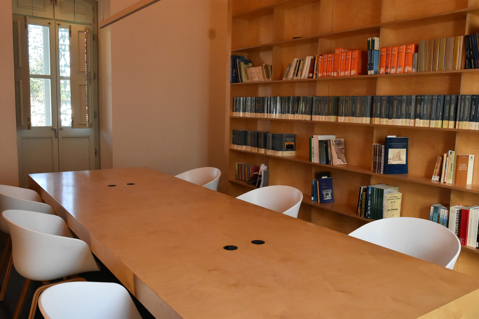 Espaços de Coworking e Hubs Criativos